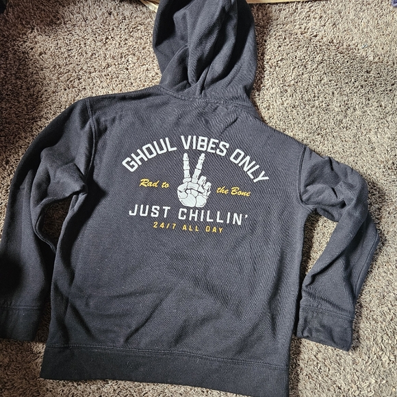 Sweatshirt & Jacket - Picture 8 of 8